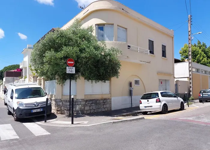 logement tout près du centre avec grand garage gratuit