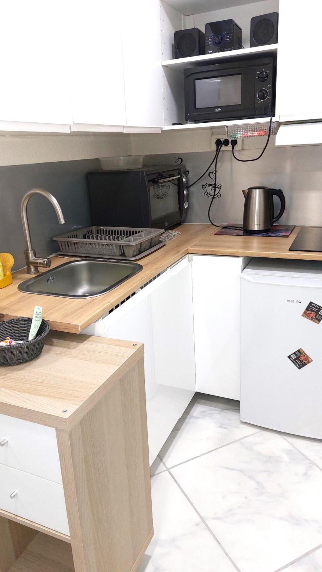 Près Du Centre Avec Grand Garage Gratuit Appartement *