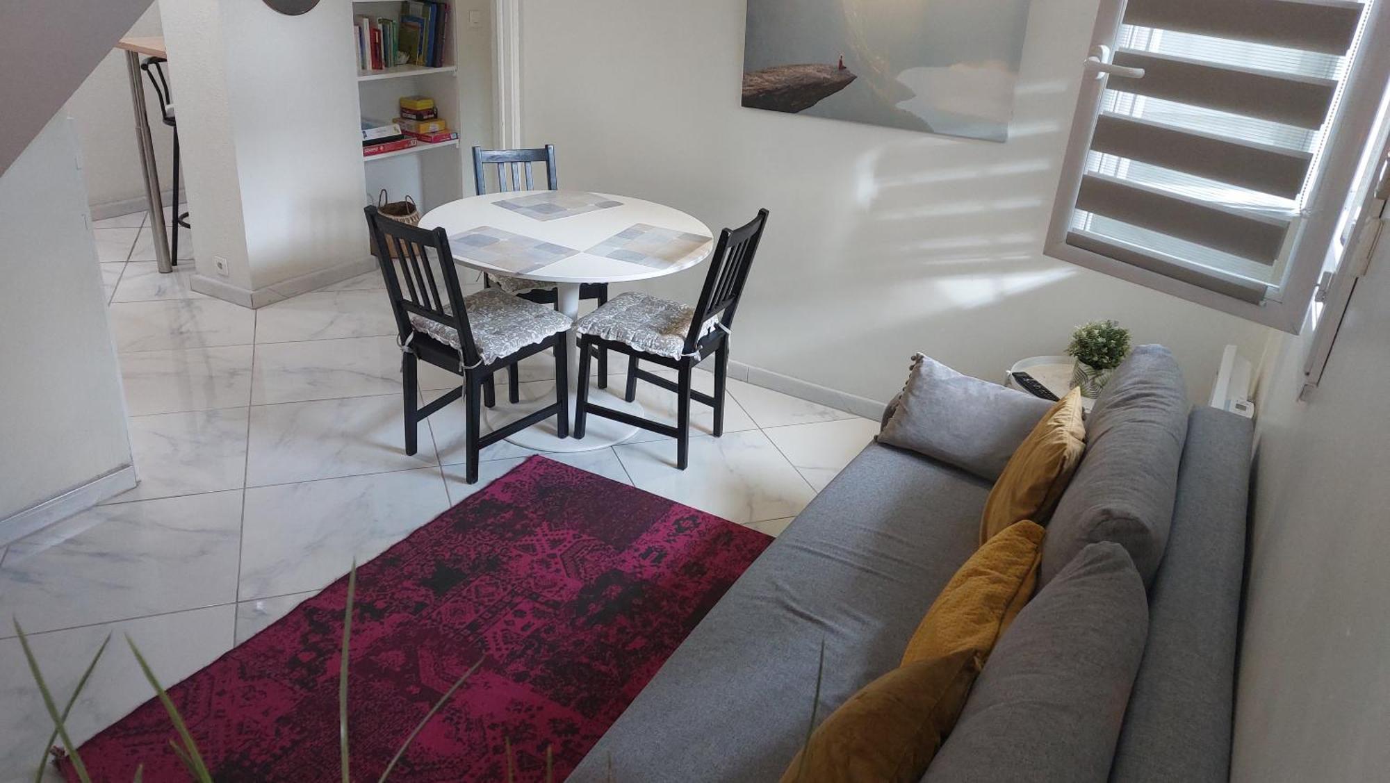 Près Du Centre Avec Grand Garage Gratuit Appartement *